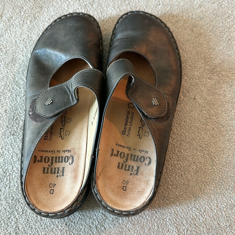 Finn Comfort Gray Leather Clogs
